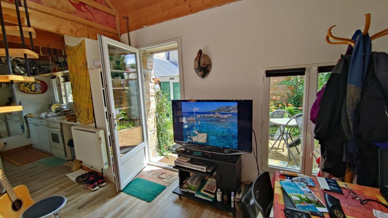 Maisonnette Avec Cour Ploubezre Extérieur photo